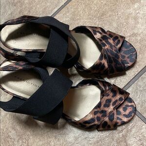 Predictions Size 6W Brown and Black Leopard Print Wedges